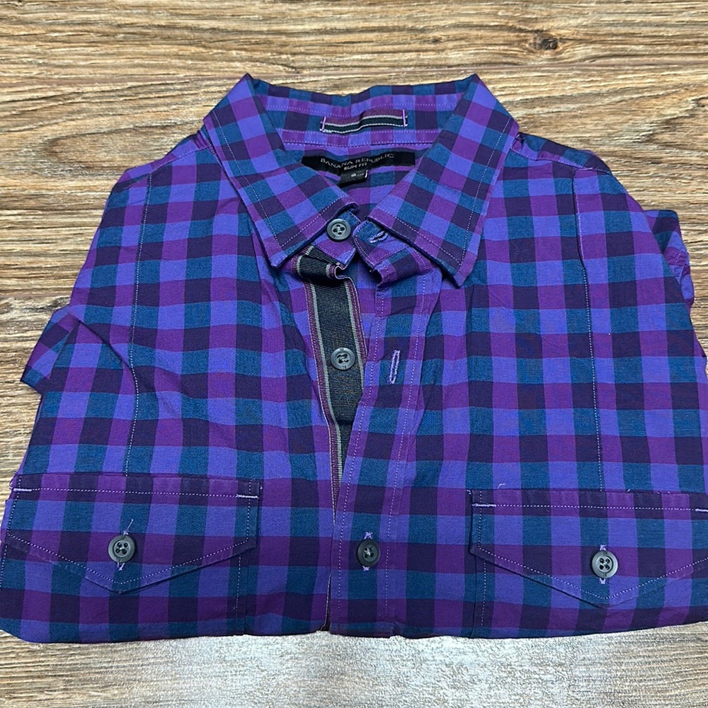 Mens Banana Republic button long sleeve shirt. Size Small.